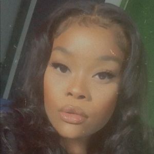 Meet your Posher, Karine